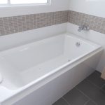 cambiar la bañera por un plato de ducha